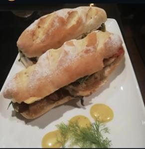2.  Sandwich de Pernil